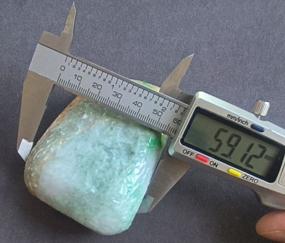 【貴重】ミャンマー産黄本翡翠（ジェダイト）の原石（313ｇ）